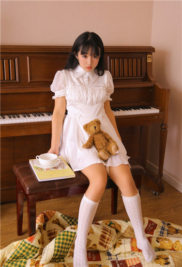 亚洲一卡2卡3卡4卡忘忧草最新版