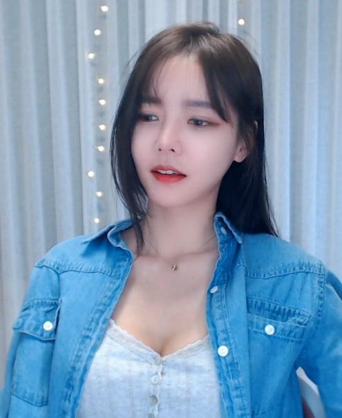 草莓丝瓜榴莲芭乐18岁卍 草莓丝瓜榴莲芭乐18岁卍