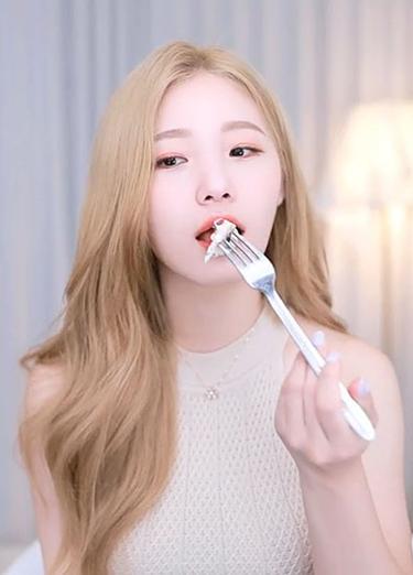 丝瓜草莓榴莲芭乐污18岁 丝瓜草莓榴莲芭乐污18岁