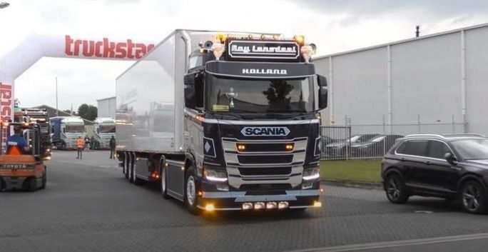 大型卡车停车大师游戏下载-大型卡车停车大师游戏手机版 1.0