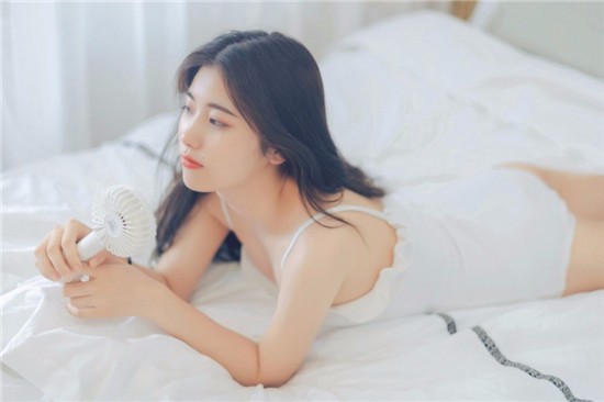 《八重神子开襟大欧派乳液SS》：探索这款模拟护肤游戏，如何成为玩家肌肤的守护者