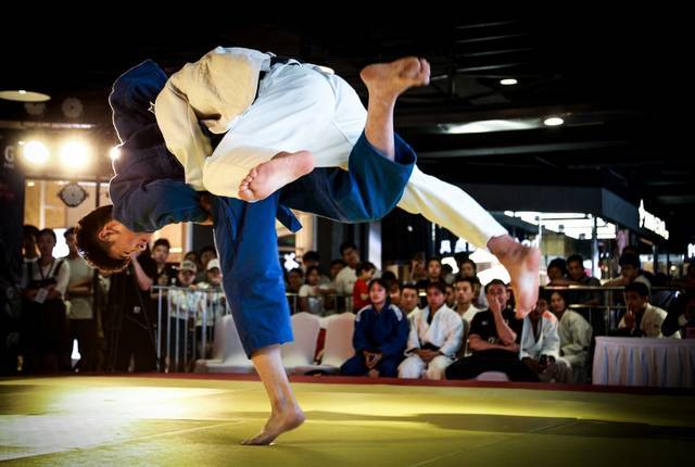 男柔道穿什么甲精通(男孩学柔道和跆拳道哪个好) 男柔道穿什么甲精通(男孩学柔道和跆拳道哪个好)