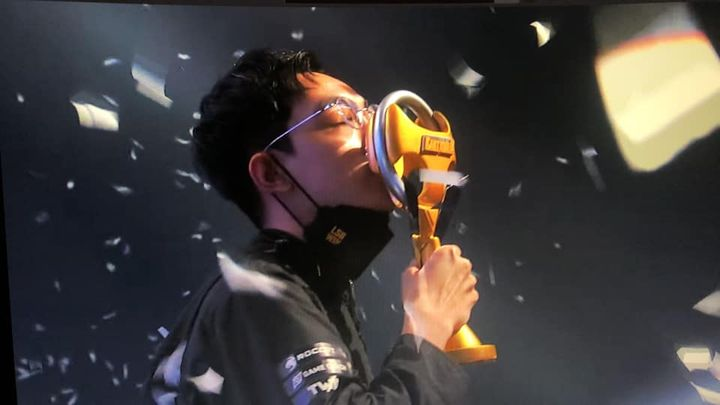 拿到《跑跑卡丁车》最高荣誉后，他的游戏迎来停服