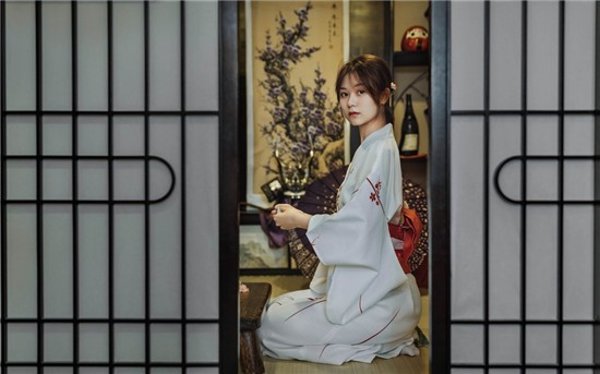 跨文化共鸣：欧美与日韩MV中最火的歌词现象