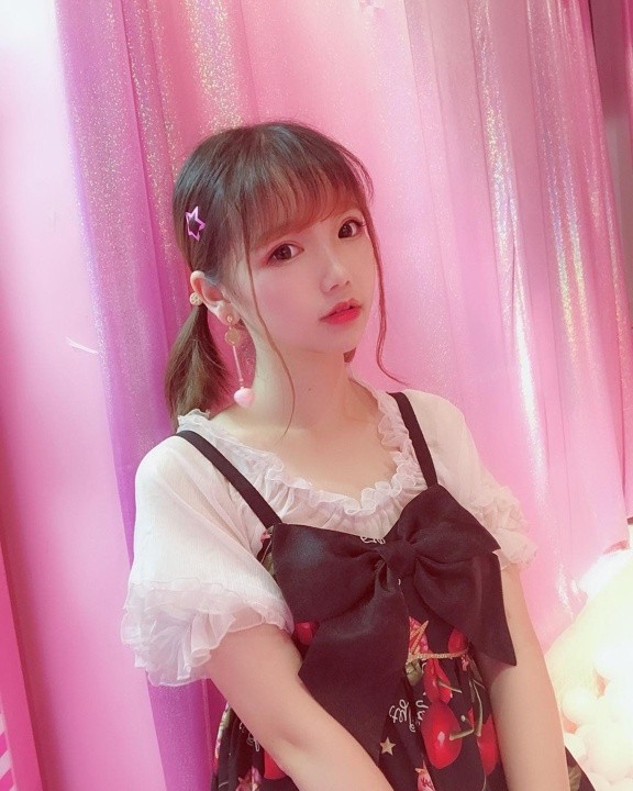 “快拨出我是你老师最火的一句”到底有何特别之处？——从语言魅力到社会共鸣的深度解析