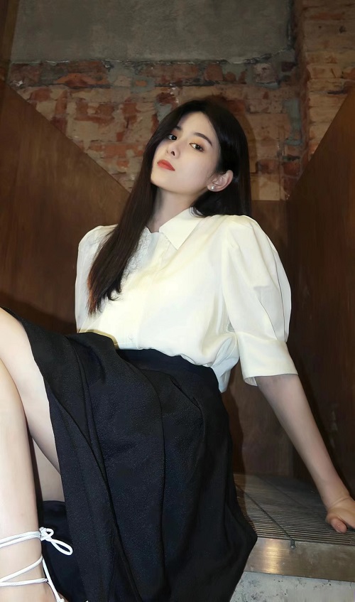 小伸进9幺背后隐藏的网络文化象征：它到底代表了什么？