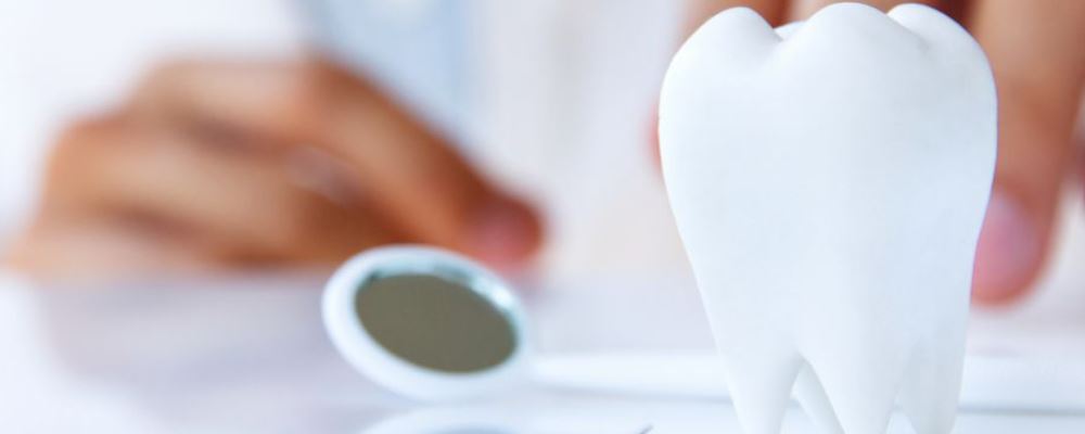 种植牙多少钱一颗2024价格表？种一颗牙的钱，够买一年的排骨自由！