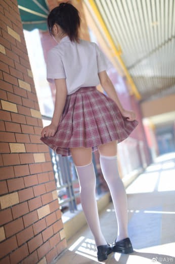 了解成色18K1.8811.7V含义及影响因素：别让“数字密码”迷惑了你，轻松搞定18K金饰品的选购与保养！