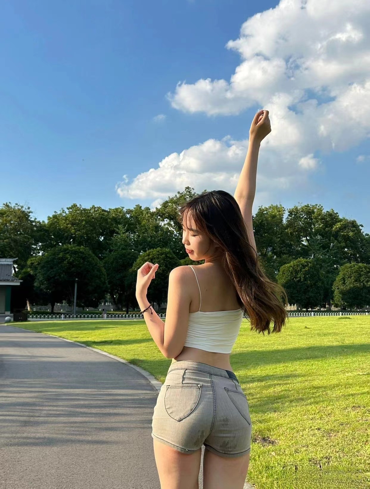 一个人看的www视频哔哩哔哩app优享版下载-一个人看的www视频哔哩哔哩app优享版 v10.9.3