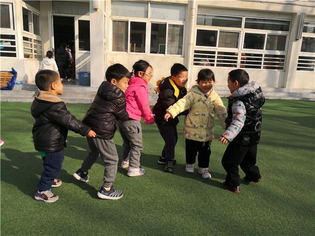 老鹰抓小鸡棋盘游戏(老鹰抓小鸡游戏规则及玩法)