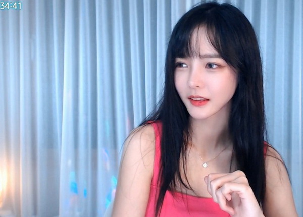 晚上看b站的直播软件一键订阅，网友：超多惊喜