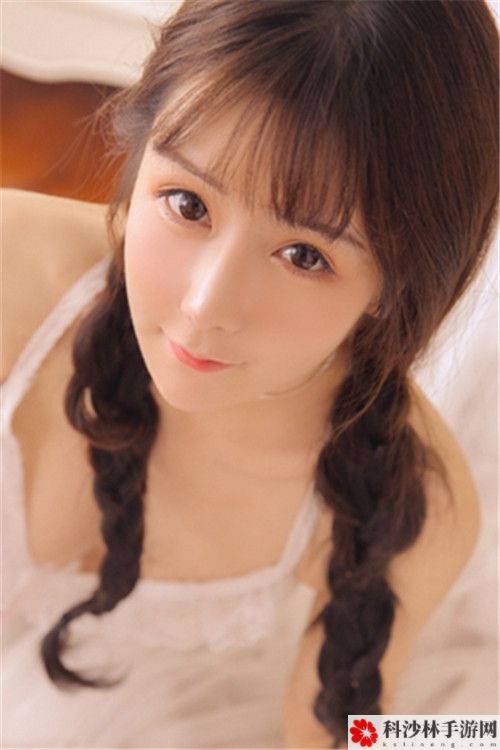 坐在长途汽车的最后一排有多个国家和地区的资源，平台：感受多种风情