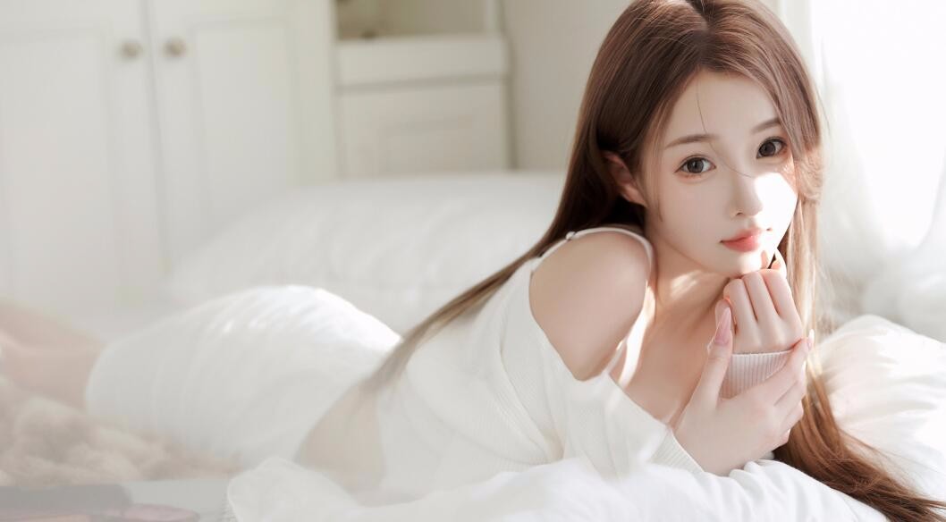 年轻夫妻把小孩哄睡后开监控下载-年轻夫妻把小孩哄睡后开监控手游免费下载安装