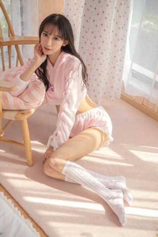 追她1v4小声点官方免费版下载-追她1v4小声点官方免费版手游下载安装