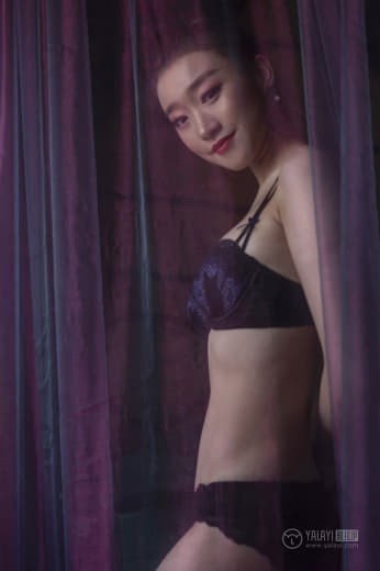 妈妈吃了春晚药后情绪飙升！爸爸被迫当起了晚会主持人！