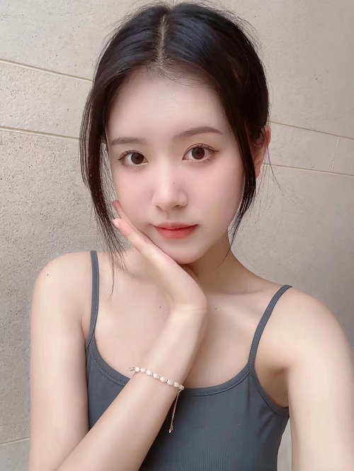 一面亲上边一面膜下边表达-网友：时代在变-我们的沟通方式也在变！